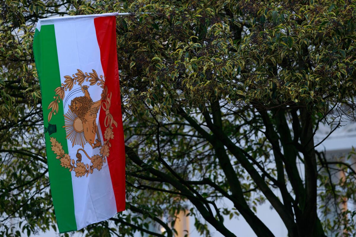 Illustrative photo for: Oil Prices Decline Over Years, but Iran Tensions Could