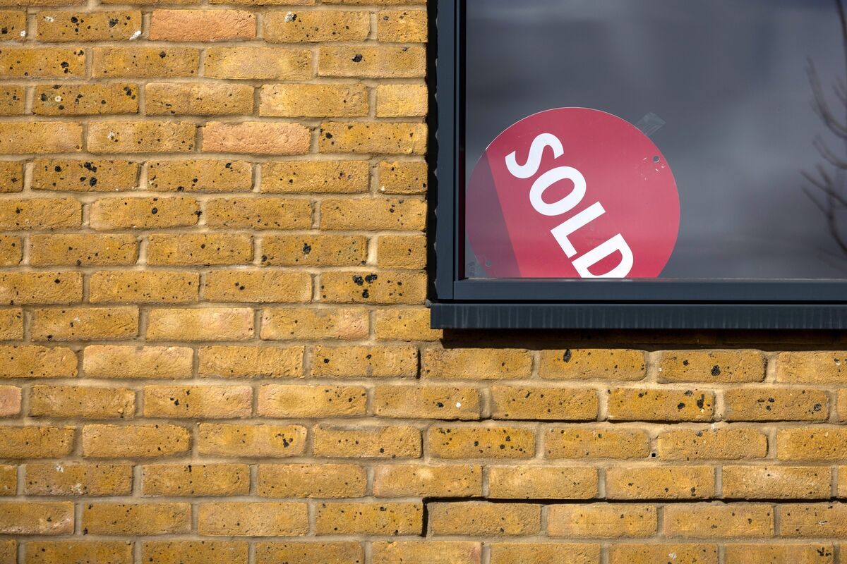 Illustrative photo for: Vistry Reports 9% Decline in Home Sales Amid UK Housing
