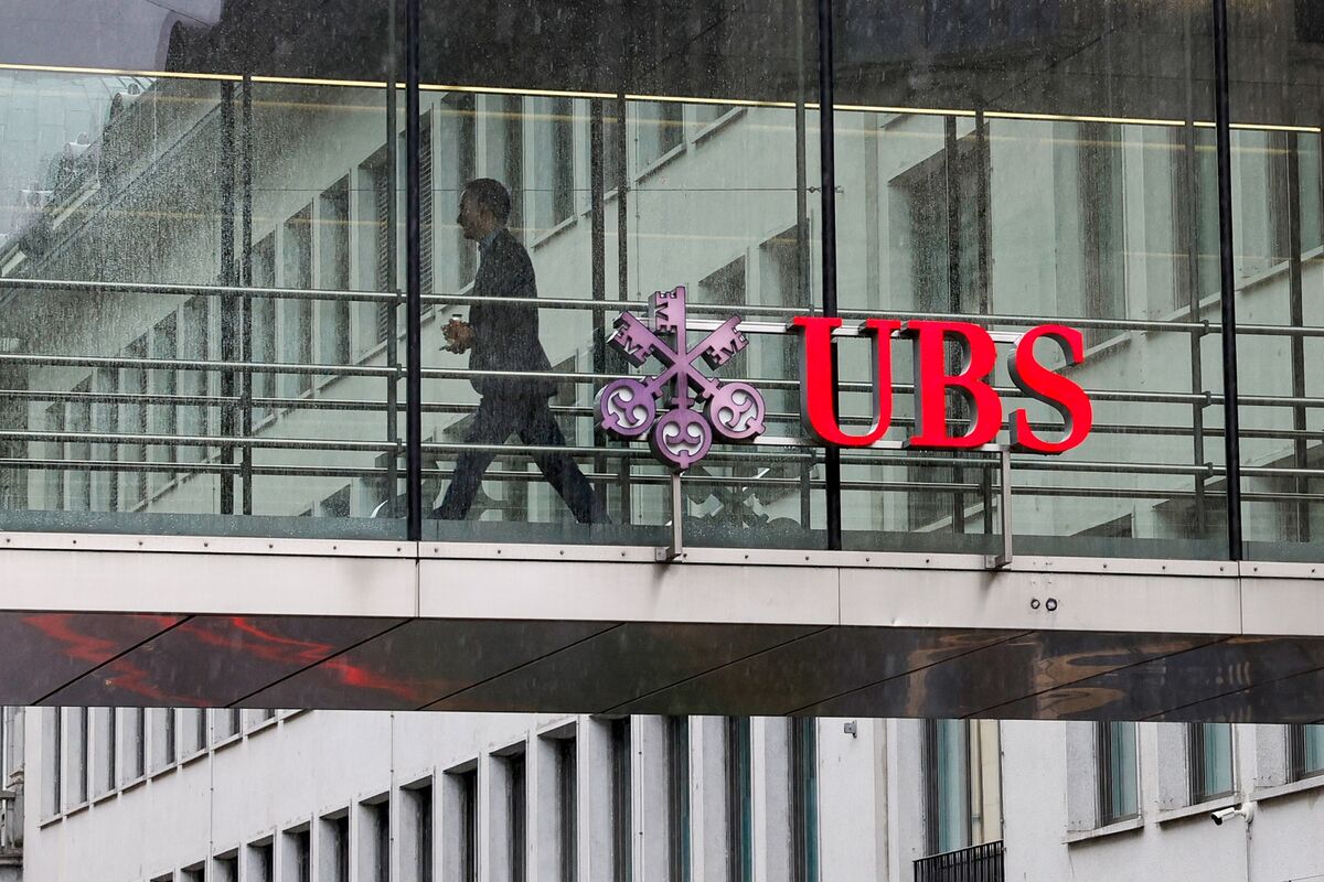 Illustrative photo for: UBS US National Bank Gains Conditional Approval, Advances
