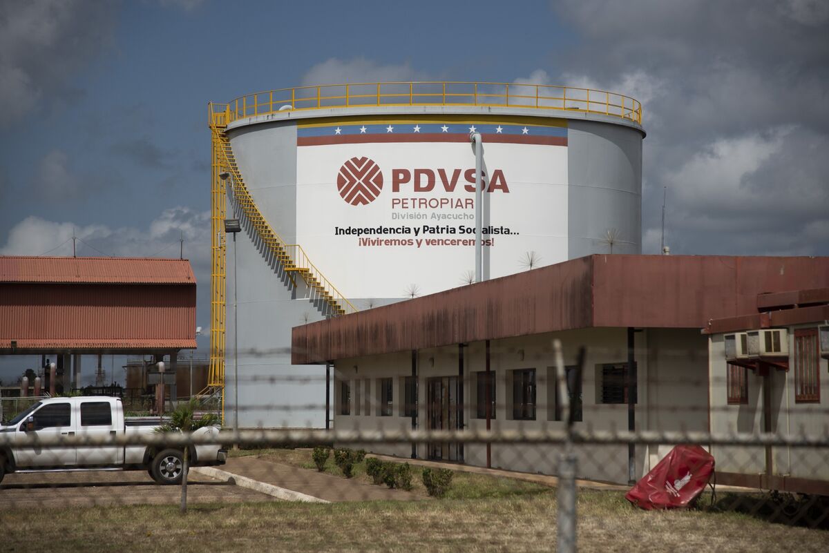 Illustrative photo for: Venezuela Oil Industry Cyberattack Forces Shift to Phones