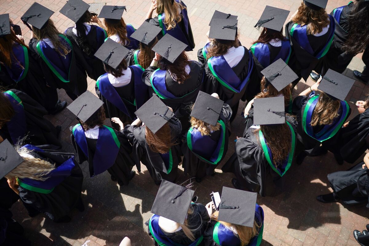 Illustrative photo for: Trump Administration Pauses Student Debt Payment Suspension