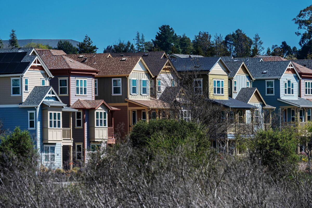 Illustrative photo for: US mortgage bond investors boost demand by reinvesting in