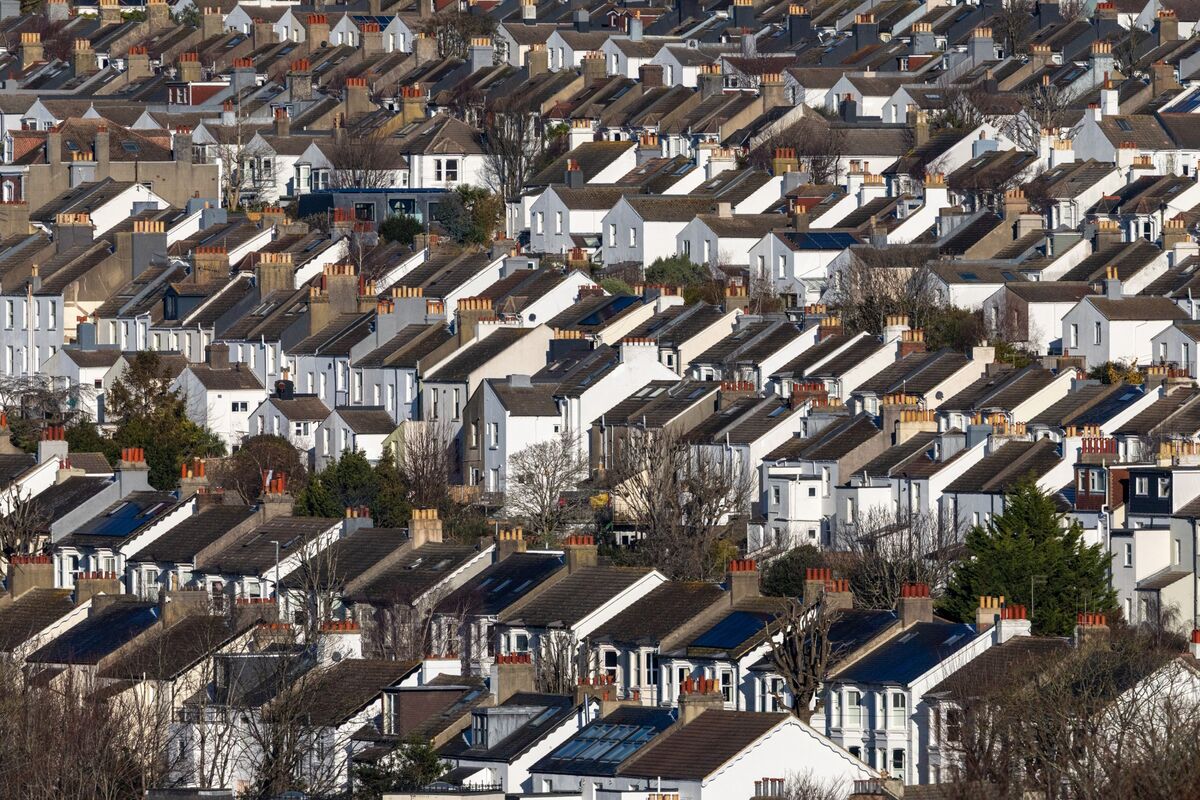 Illustrative photo for: UK home seller price increase hits decade-high pace