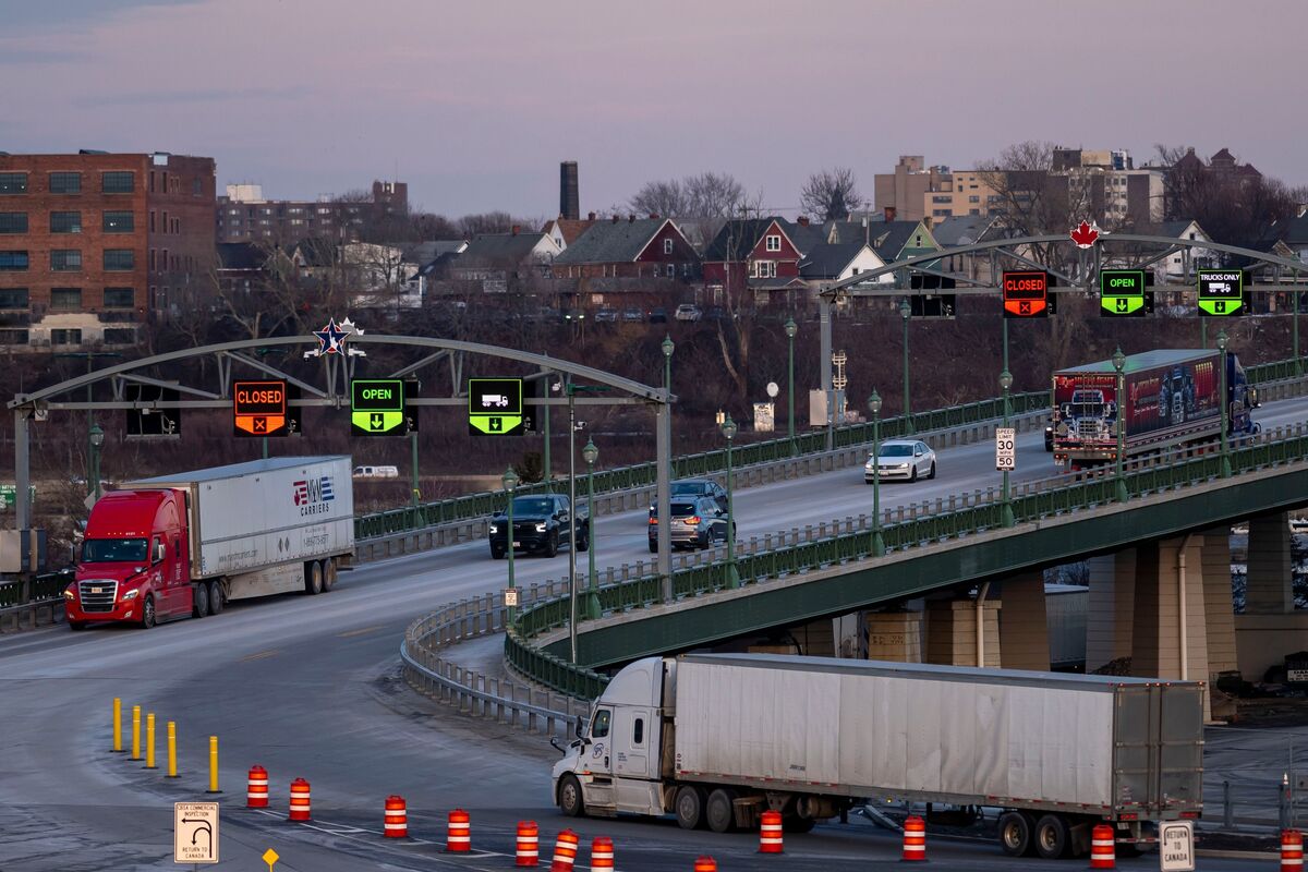 Illustrative photo for: Trump tariffs Canada: Trump Threatens 100% Tariffs on All