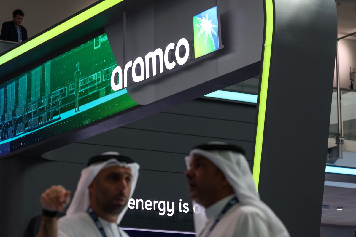 Illustrative photo for: Aramco bond sale low oil prices impact first 2024 offering