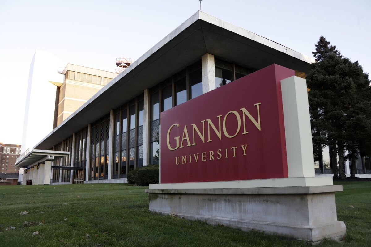 Illustrative photo for: US colleges credit downgrade Hits Three Institutions Amid