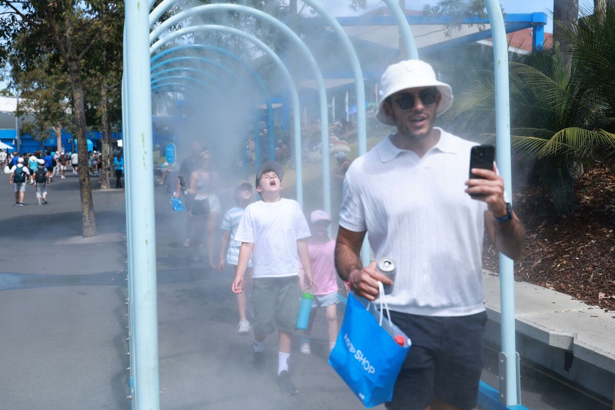 Illustrative photo for: Australian Open extreme heat: Match reschedules and safety