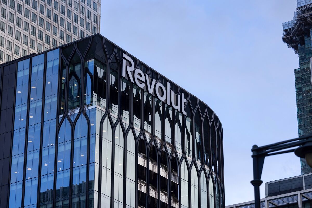 Illustrative photo for: Revolut banking Mexico Launches with 15% Interest Rate to