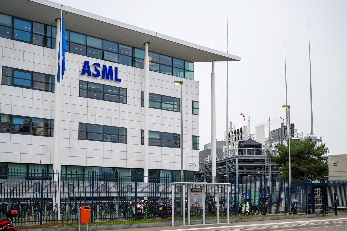 Illustrative photo for: ASML Job Cuts: 1,700 Jobs Affected in Tech and IT
