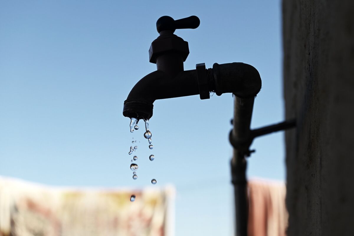 Illustrative photo for: Africa water-treatment plant explosion disrupts supplies