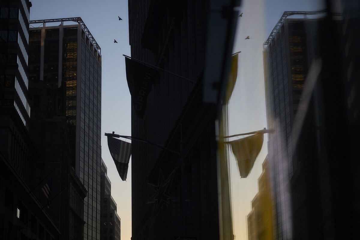 Illustrative photo for: US investment-grade corporate bonds soar past $200B in