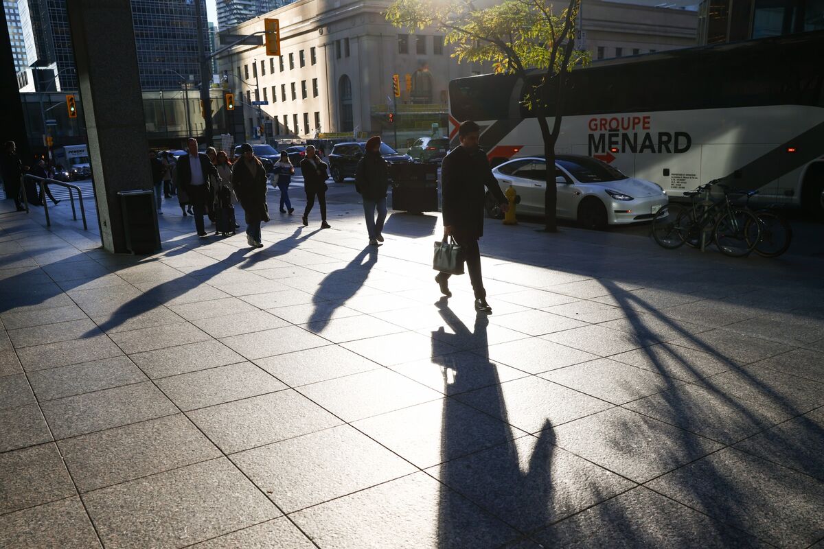 Illustrative photo for: Evercore Canada Work Visas Halt Hiring Amid Visa Challenges