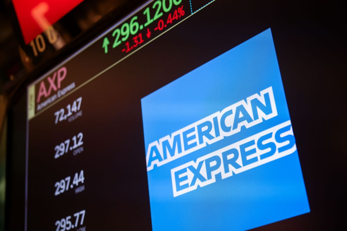 Illustrative photo for: American Express Dividend Increase Raises Stocks Amid