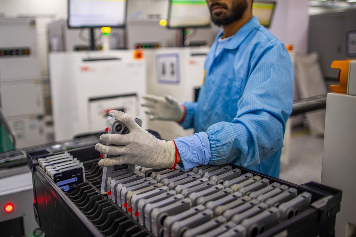 Illustrative photo for: India Electronics Manufacturing Boosted with 400B Rupees