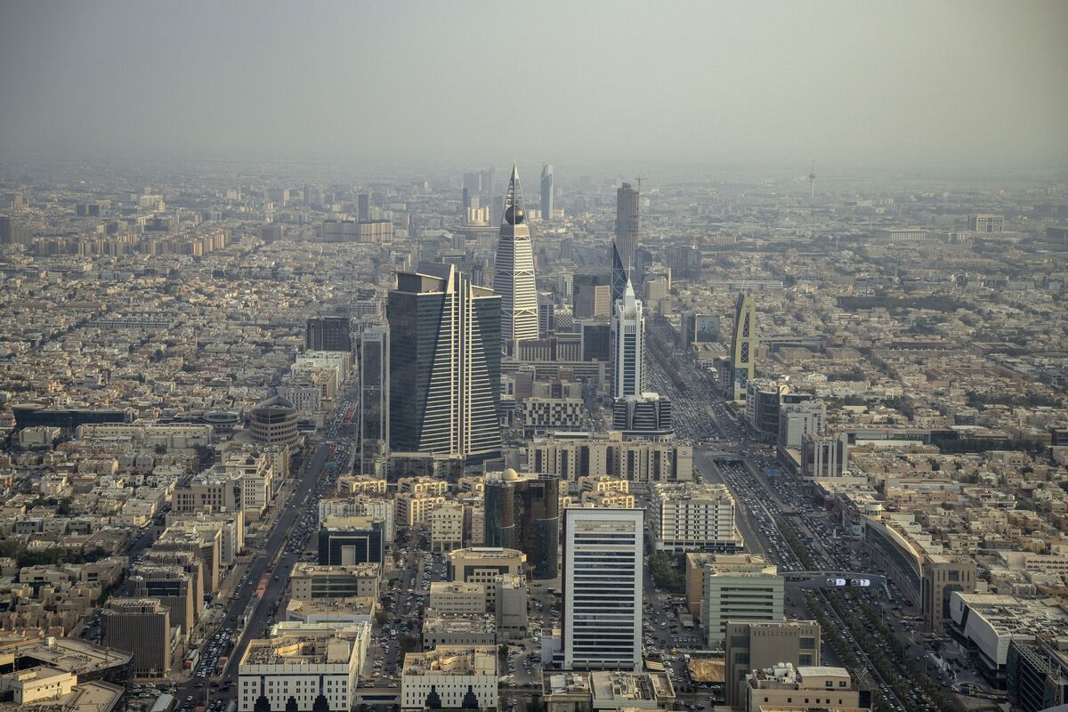 Illustrative photo for: Saudi Foreign Investment Rules Under Review to Boost