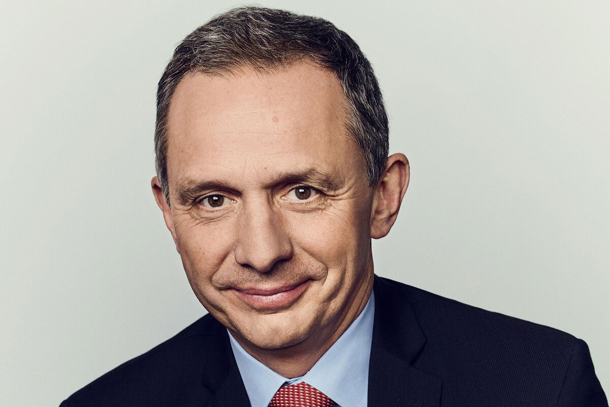 Illustrative photo for: PayPal CEO change: Enrique Lores Named New CEO, Replacing