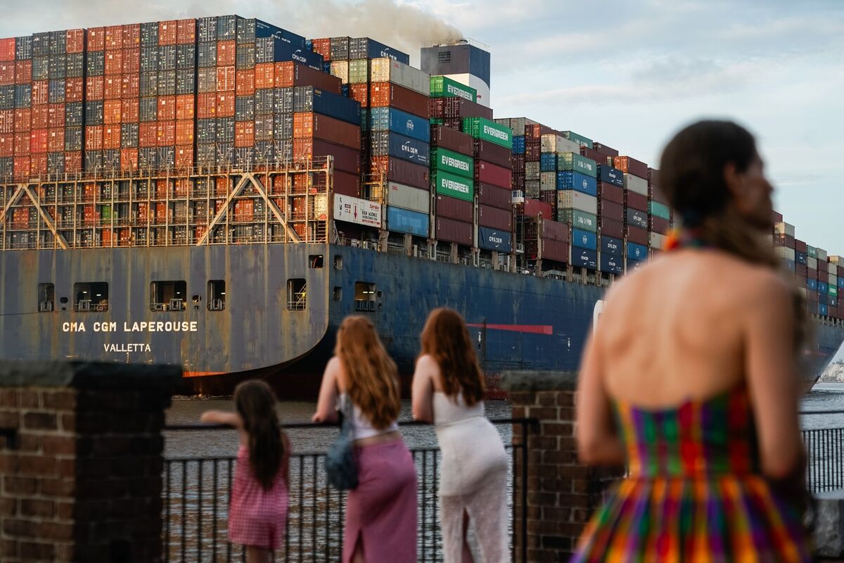 Illustrative photo for: Container liners profit decline expected in 2026 amid