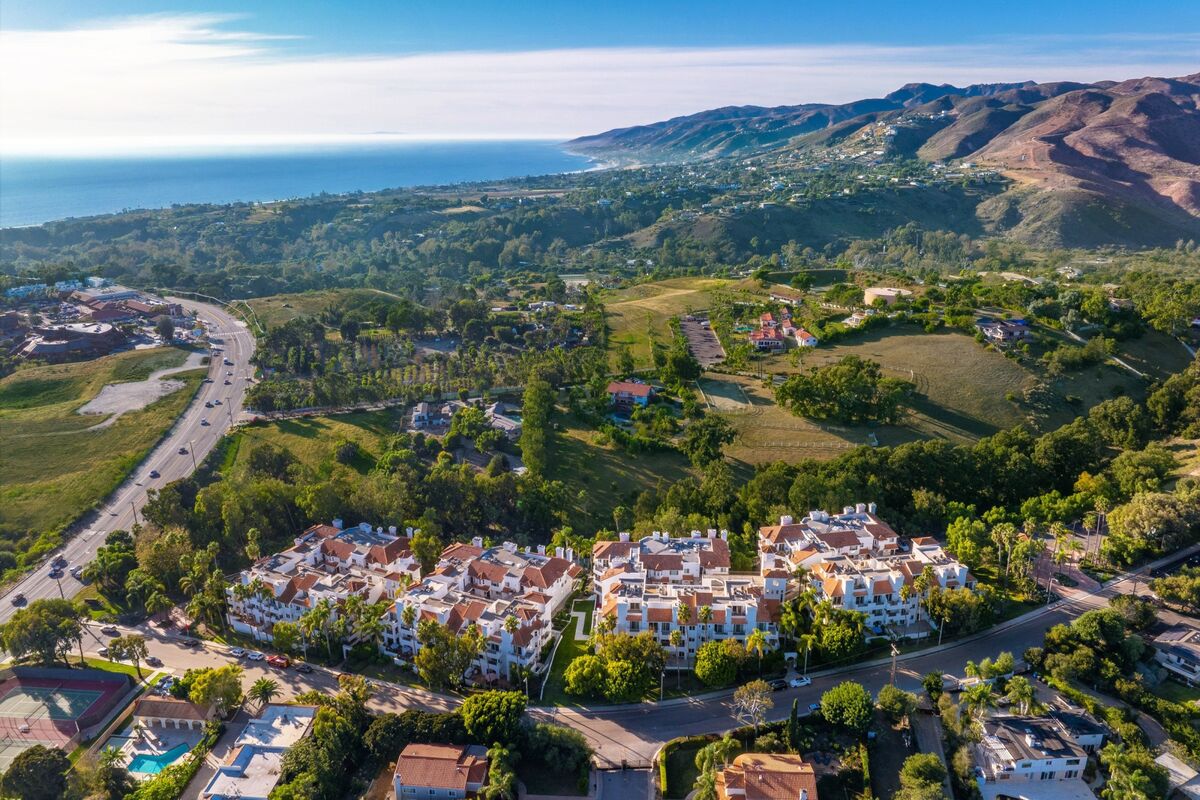Illustrative photo for: Malibu Refurbished Condominiums Market Launches First New