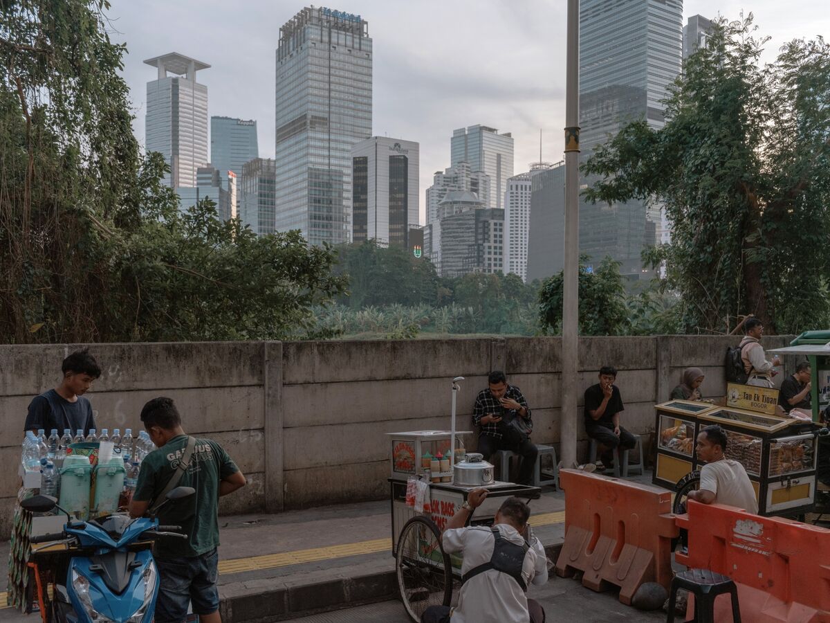 Illustrative photo for: Investors Flocked to Indonesian debt Ahead of Market Shift