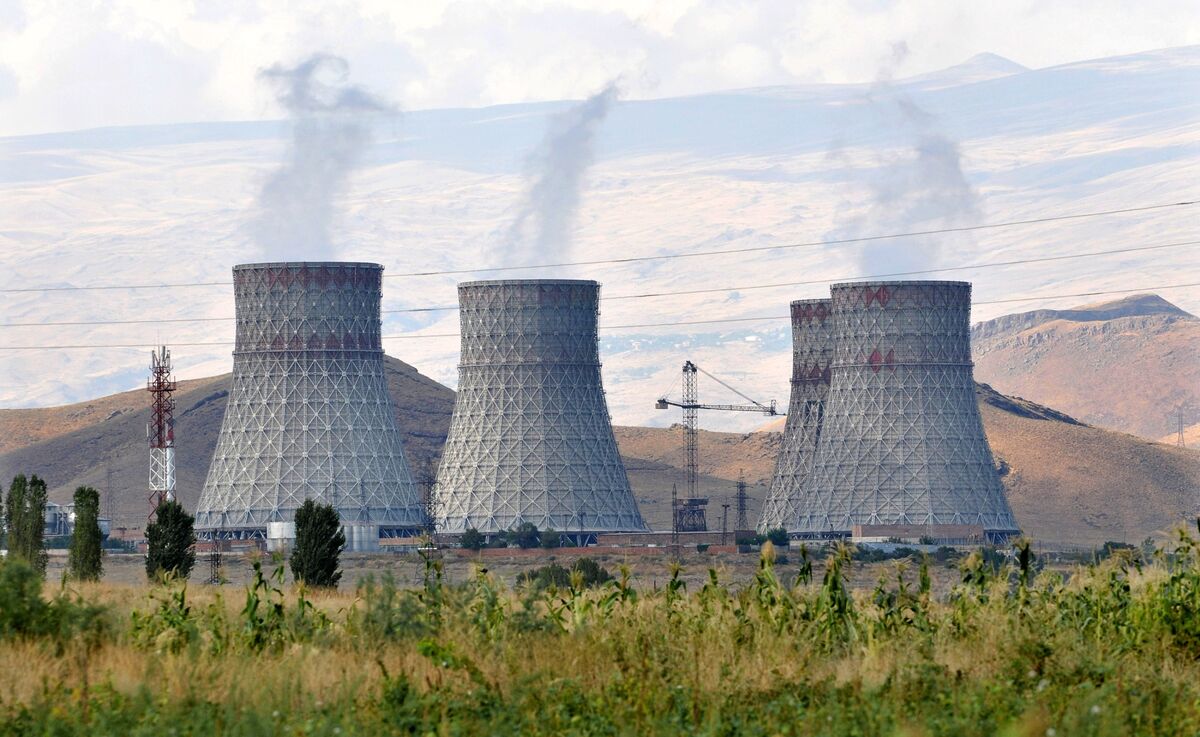 Illustrative photo for: Vance Signs Armenia nuclear cooperation investment Pact