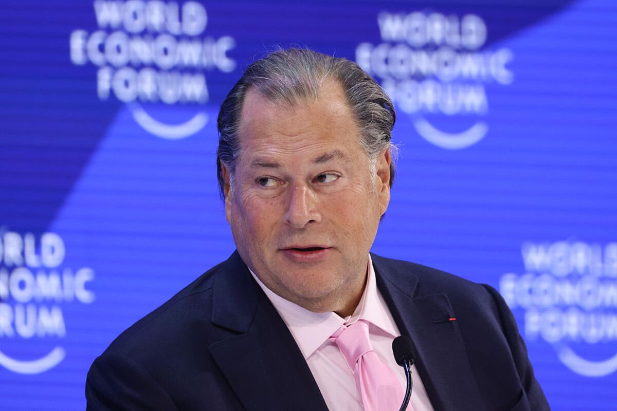 Illustrative photo for: SaaS Giants Like Salesforce Vulnerable to AI disruption —