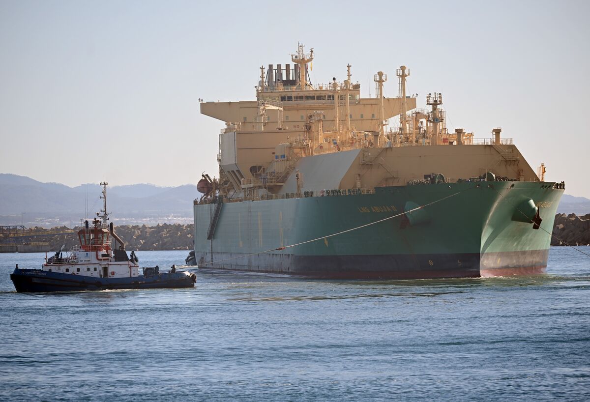 Illustrative photo for: Europe LNG shipment refilling inventories as stockpiles