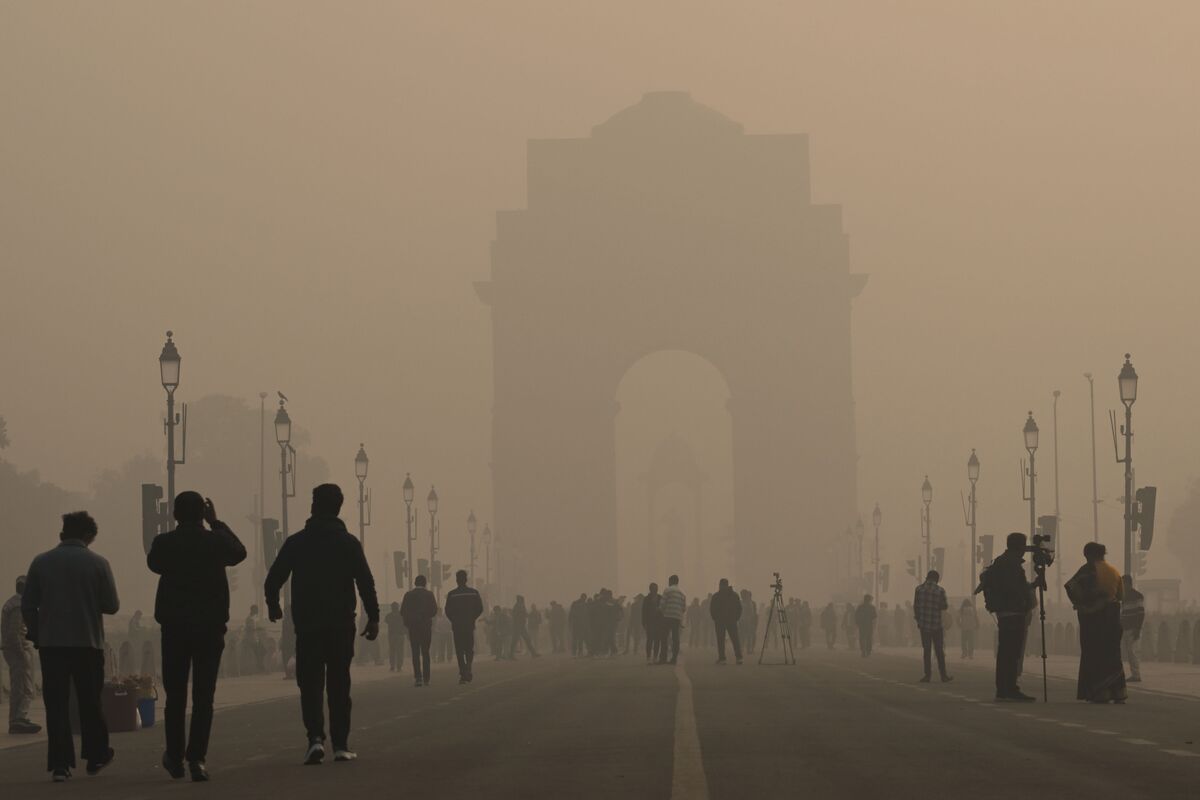 Illustrative photo for: New Delhi smog pollution crisis: Winter Smog Sparks Public