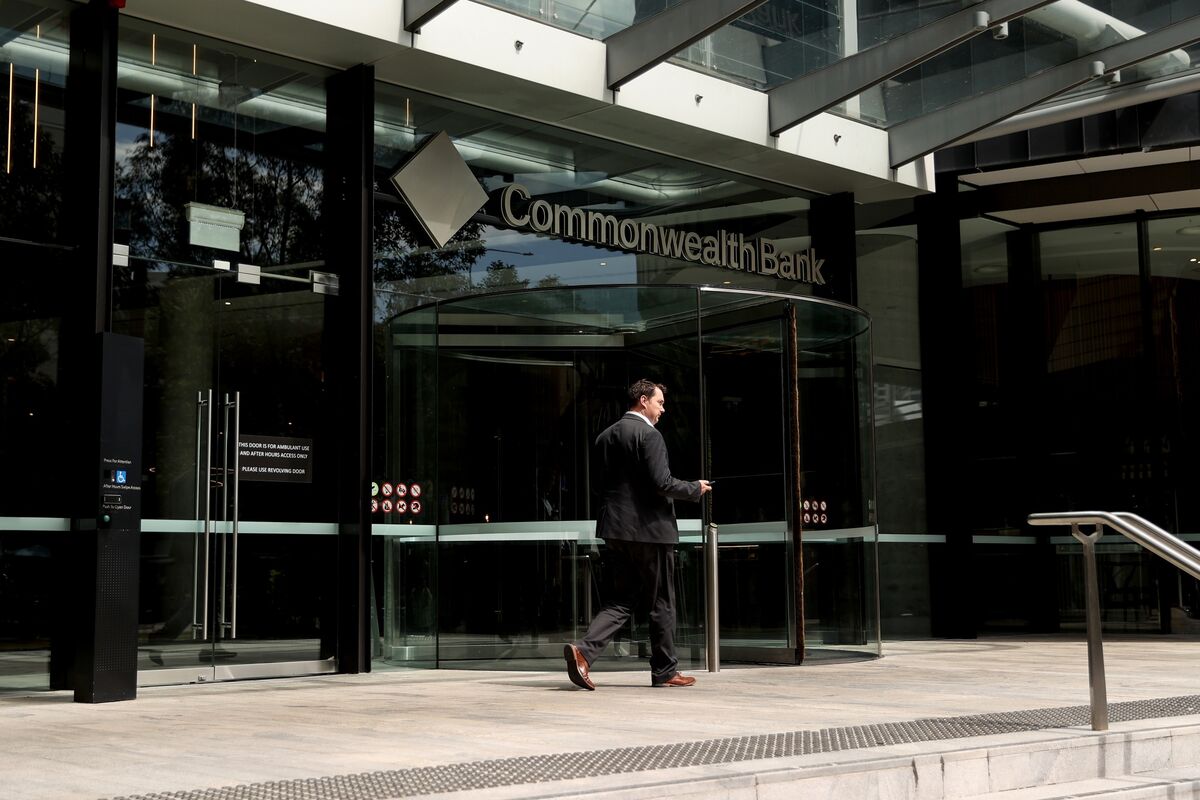Illustrative photo for: Australian banking shares earnings surge boosts weekly gains