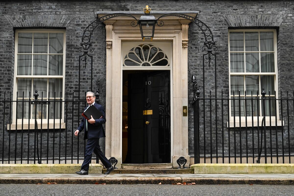 Illustrative photo for: UK economy hurting Labour as stalls deepen Starmer woes