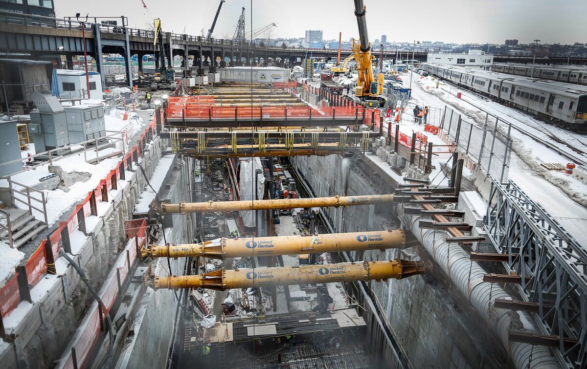 Illustrative photo for: Trump Warns: No federal funding cost overruns for $16B