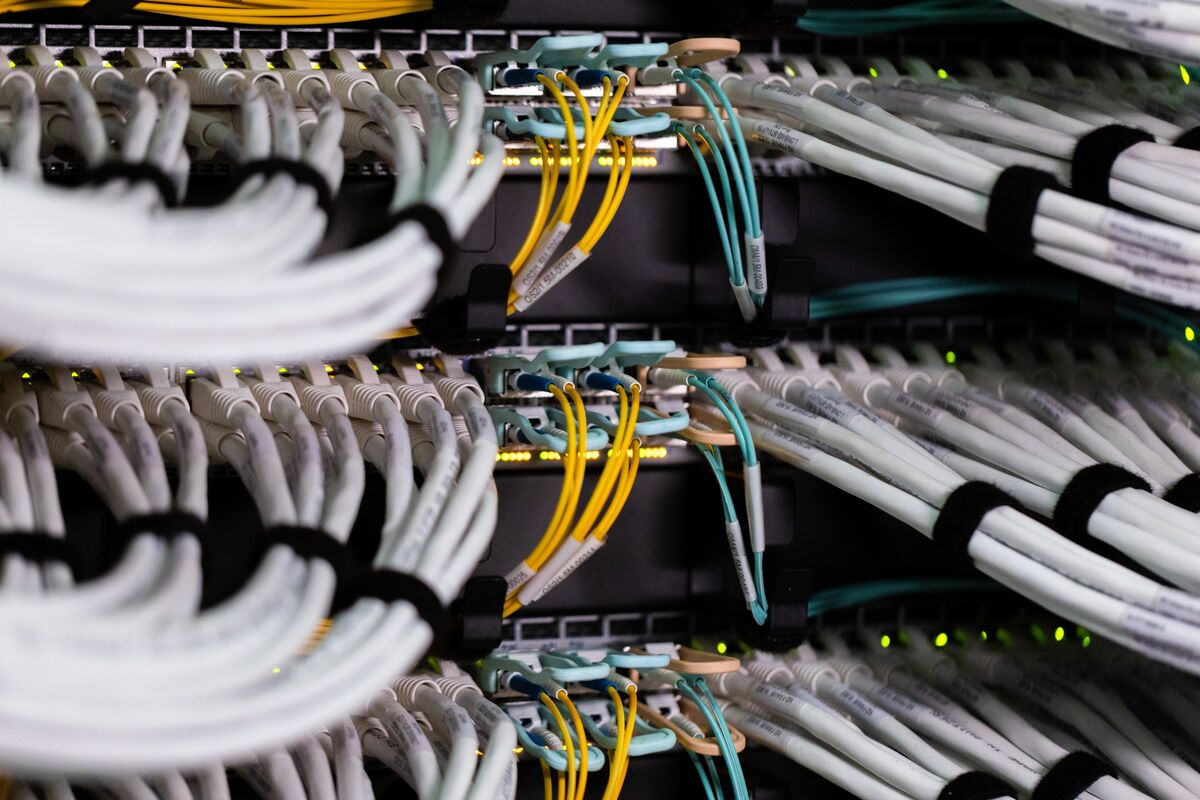 Illustrative photo for: Starboard Value Pressure Data Center Transition Urges Riot