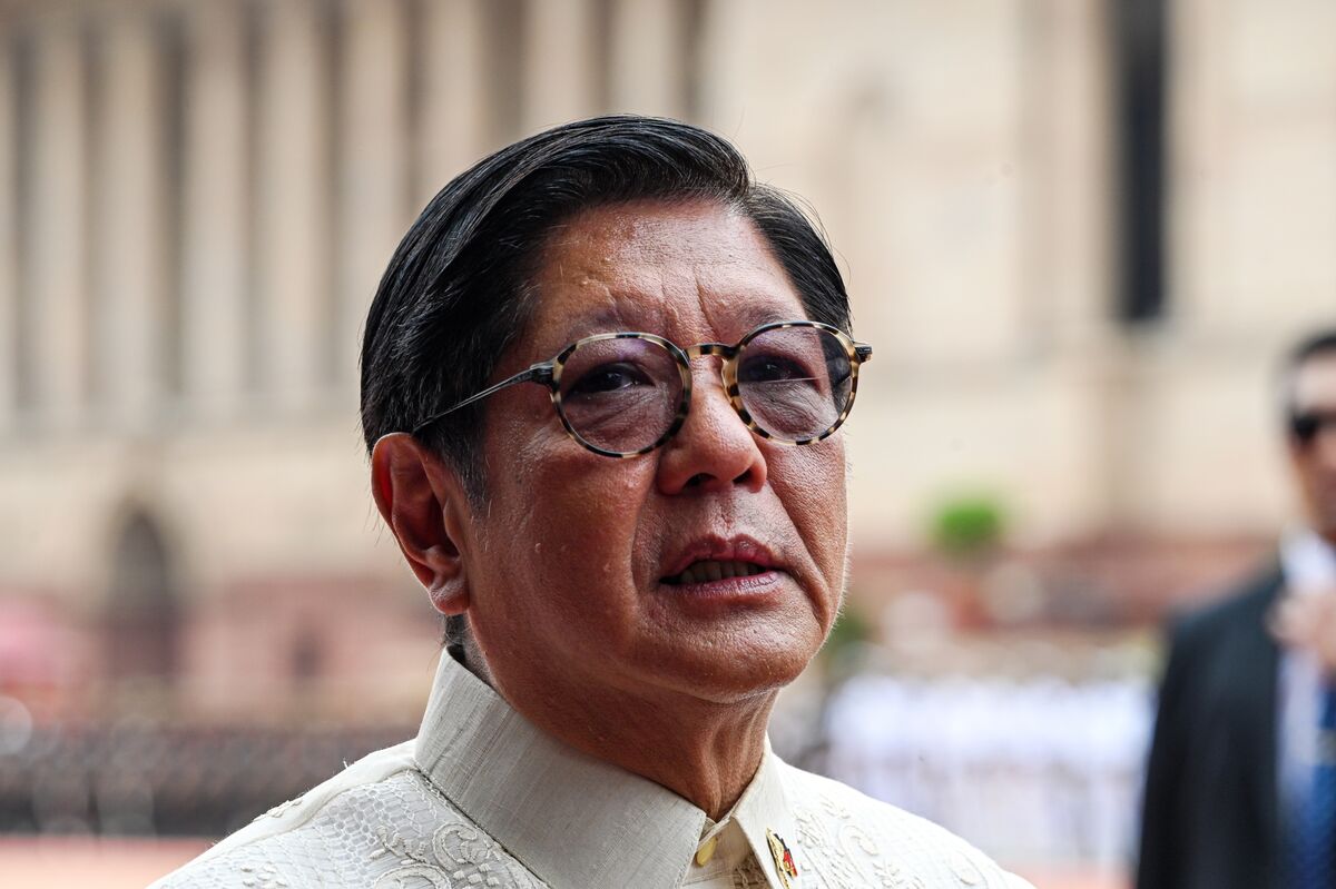 Illustrative photo for: Marcos Jr Naga City visit sparks event with Robredo