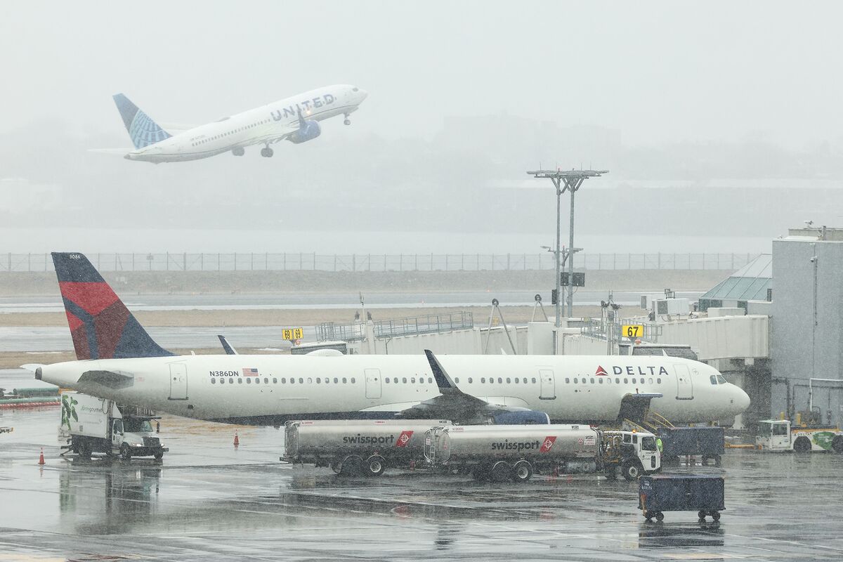 Illustrative photo for: Airports to suspend operations blizzard: Delta to suspend