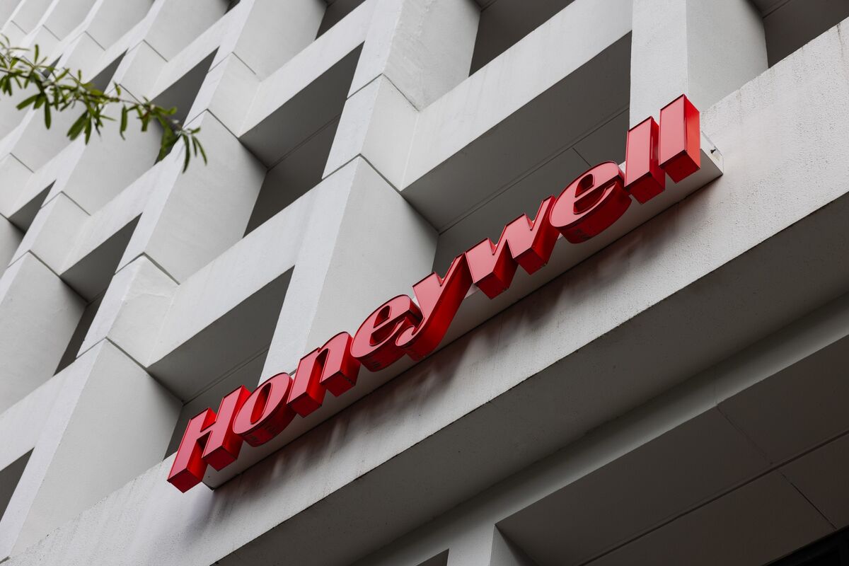Illustrative photo for: Amended agreement acquire catalyst: Honeywell cuts Johnson