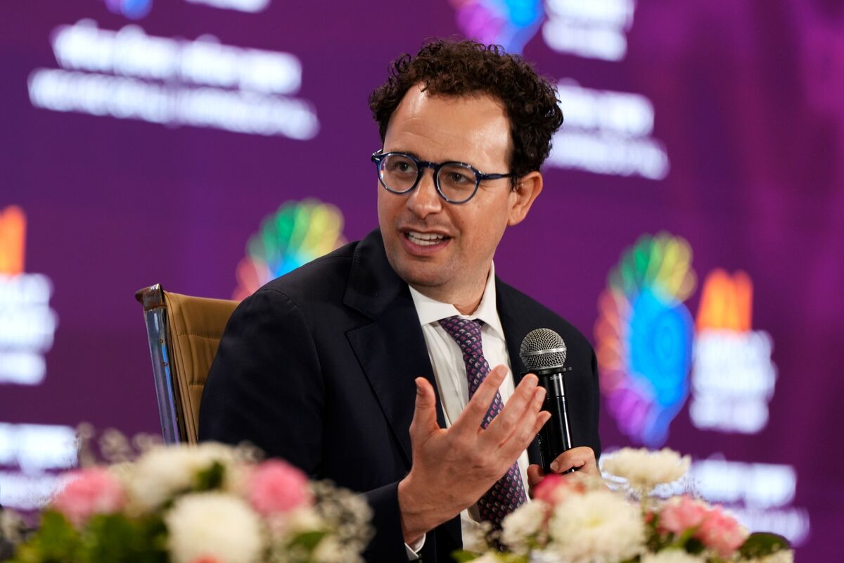 Illustrative photo for: Investors Grapple with AI economic impact uncertainty