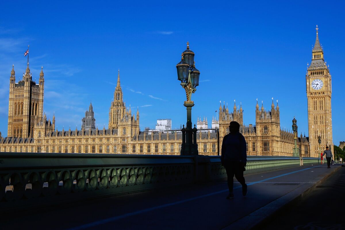 Illustrative photo for: UK government resignation inquiry: Labour junior minister