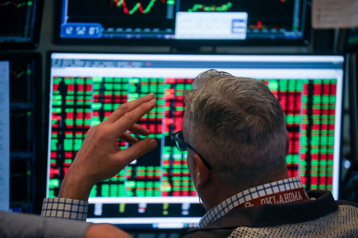 Illustrative photo for: Private credit fund results remorse investors spark market