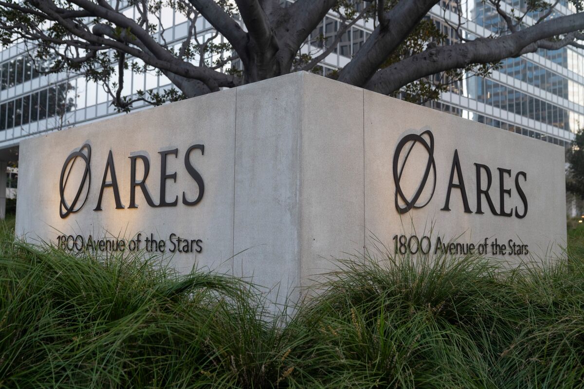 Illustrative photo for: Ares asset rollover deal powers $850M private equity asset