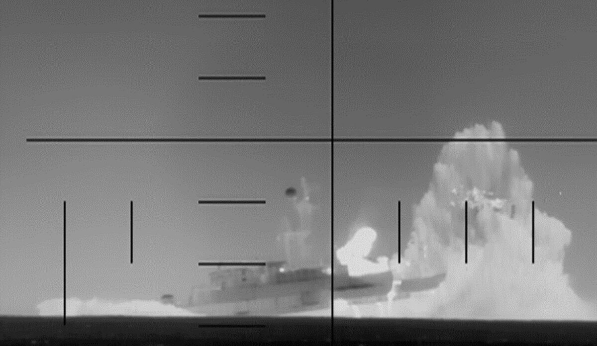 Illustrative photo for: Iranian warship sinking reaction: IRIS Dena sinks after