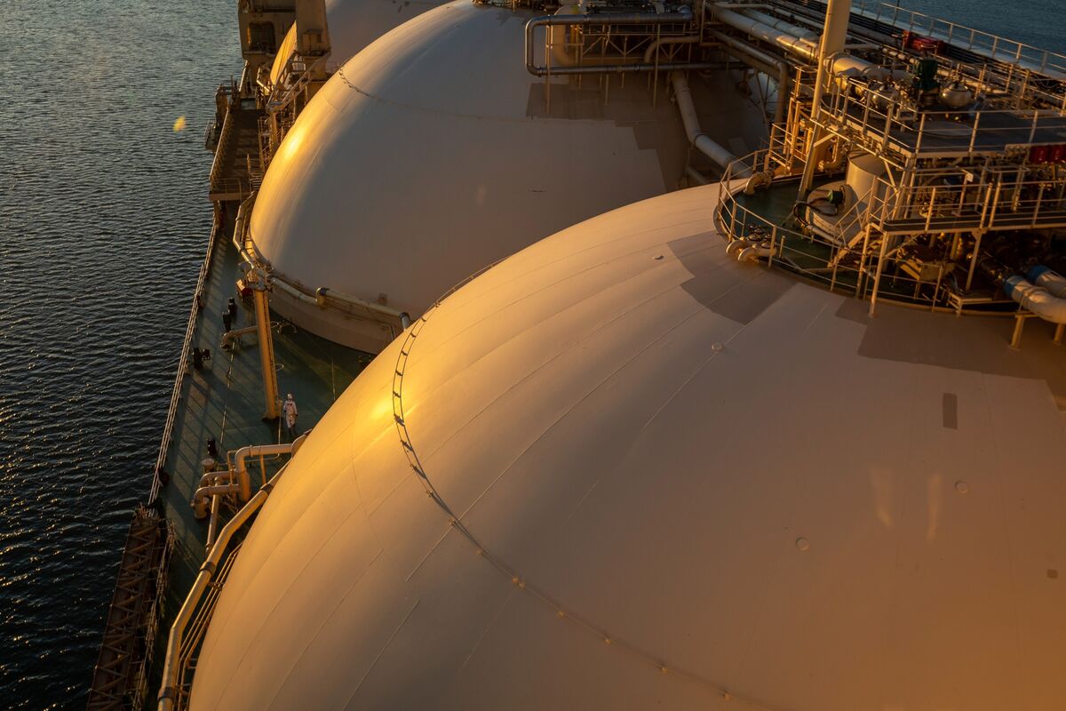 Illustrative photo for: US-Sanctioned Russian LNG Vessels Redirecting After Drone