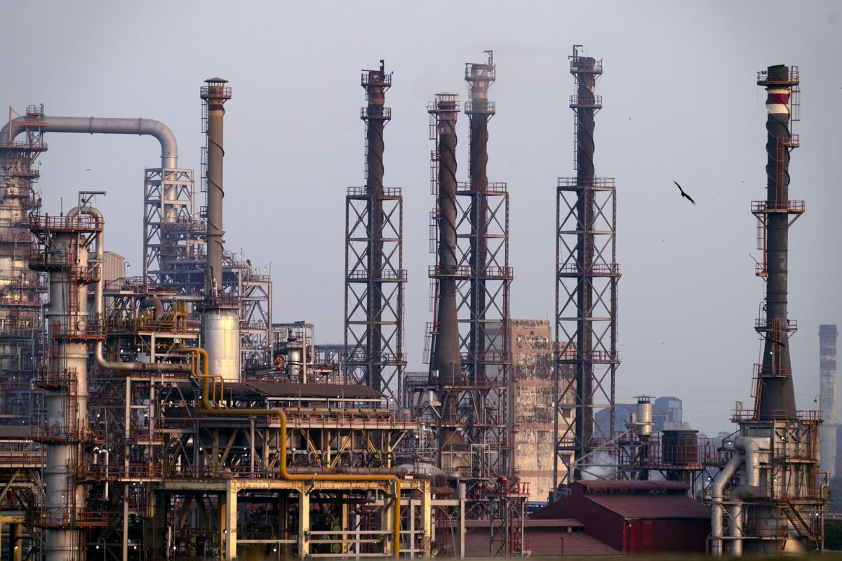 Illustrative photo for: Morgan Stanley trims India exposure amid oil fears;