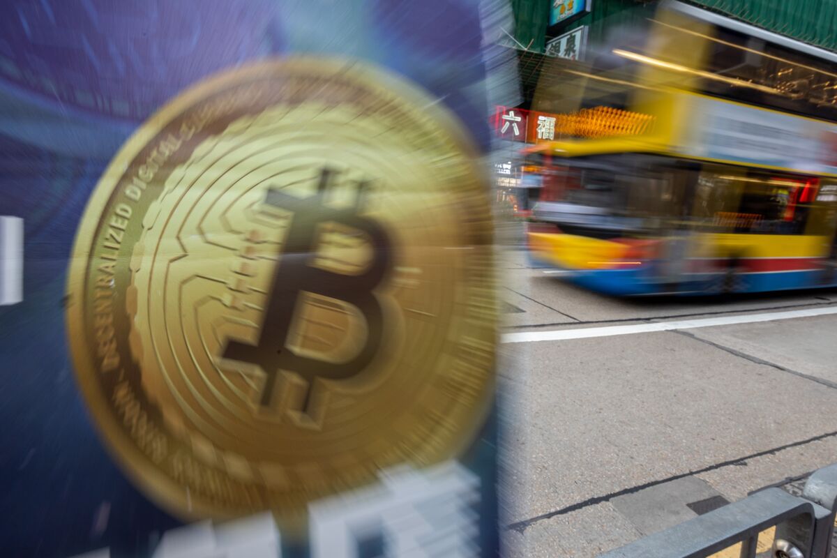 Illustrative photo for: Bitcoin Dives as Bitcoin stocks correlation risklees Hits