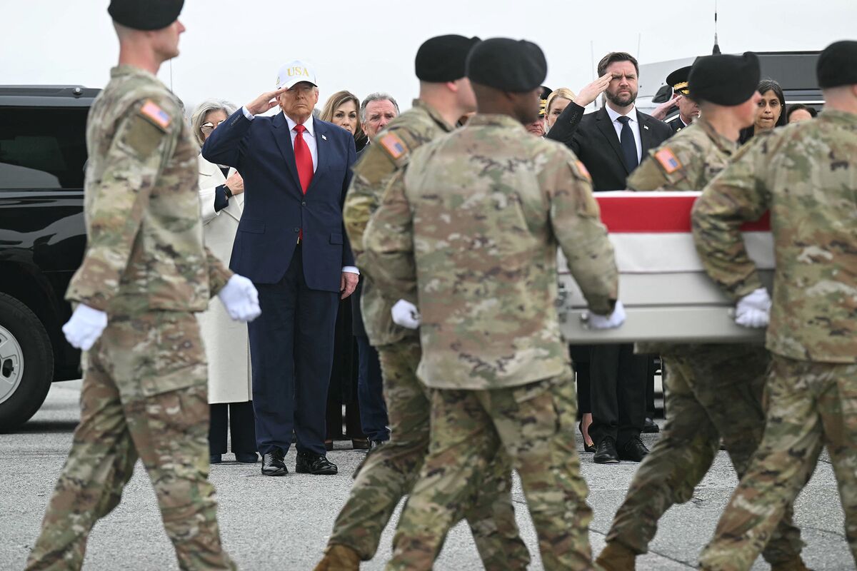 Illustrative photo for: Trump honors fallen servicemembers Kuwait ceremony