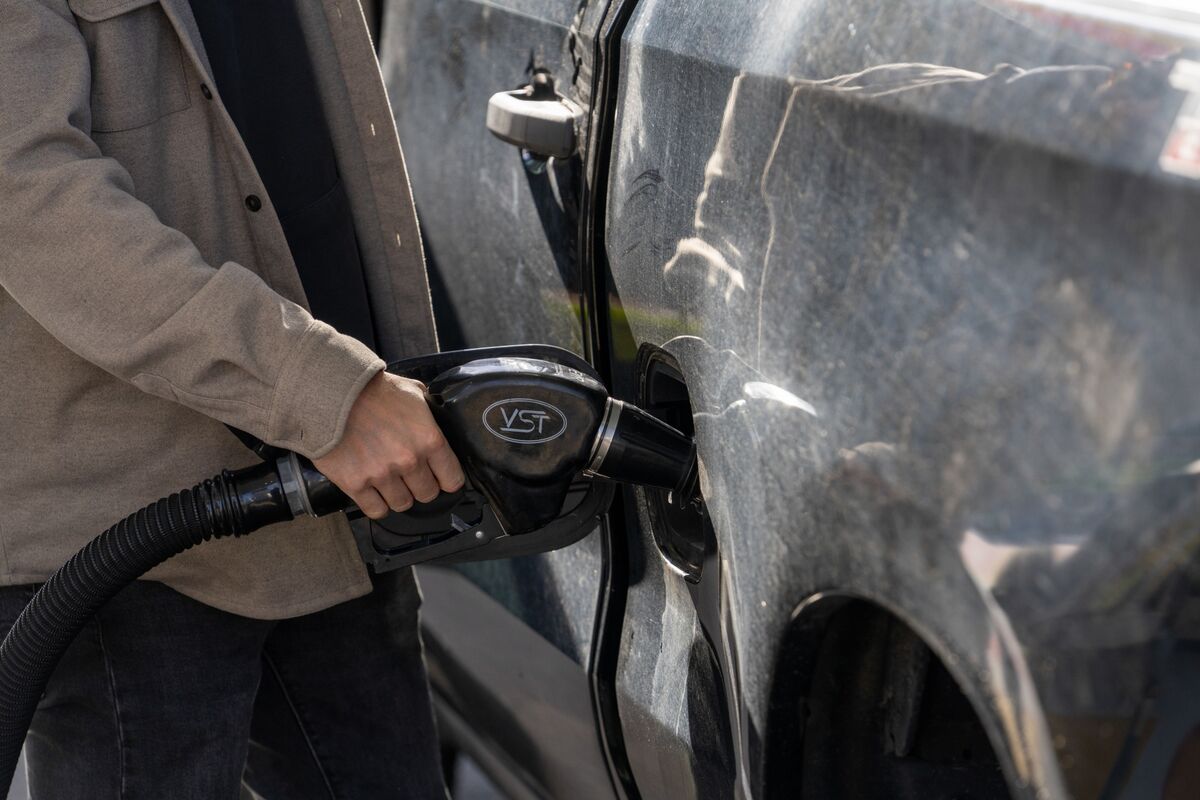 Illustrative photo for: Trump weighs options to combat rising fuel prices