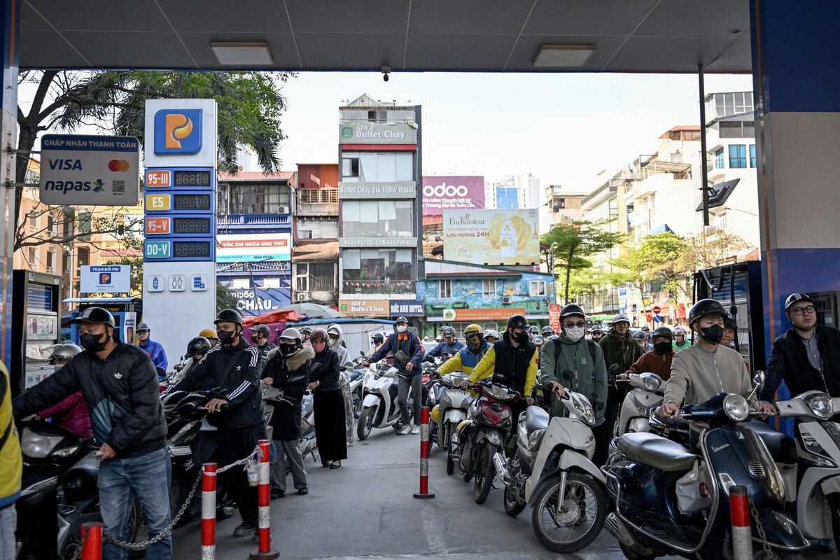 Illustrative photo for: Vietnam acts to cushion consumers amid rising fuel costs