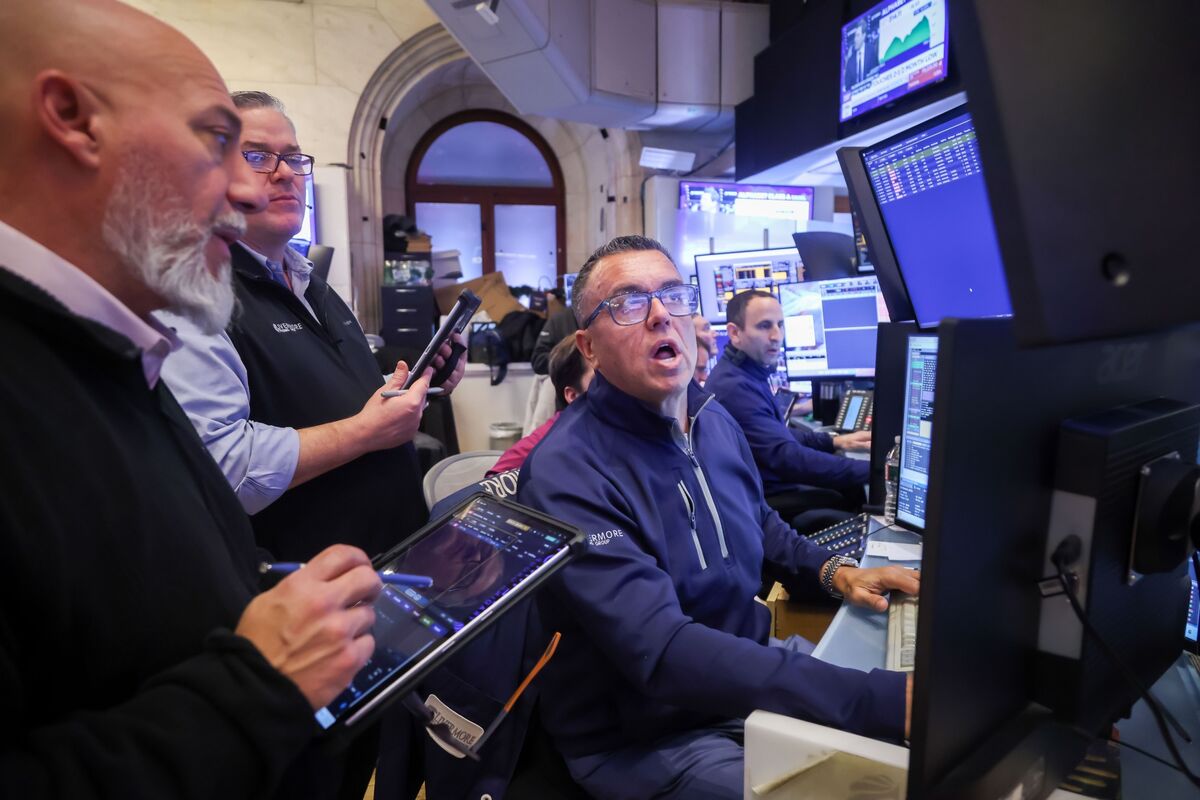 Illustrative photo for: Investors Reassessing Iran war oil price impact investors