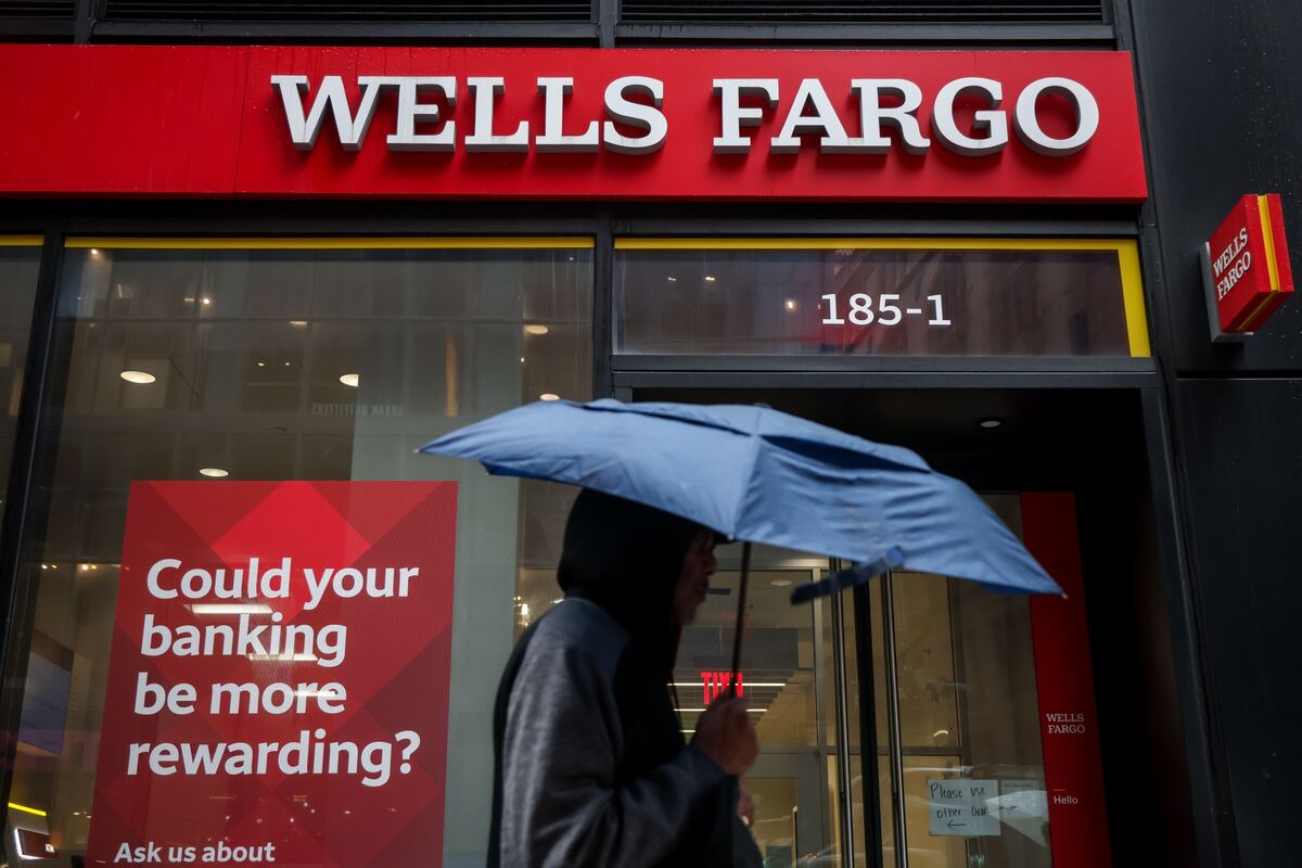 Illustrative photo for: Wells Fargo hires Derek Keller from UBS: Mergers and