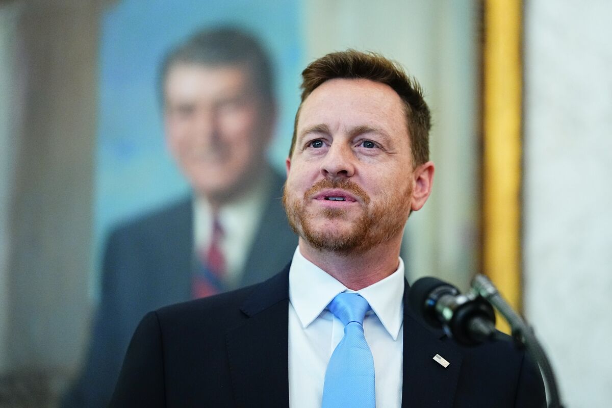 Illustrative photo for: Medicare private plans cost controls: Chief critic warns on