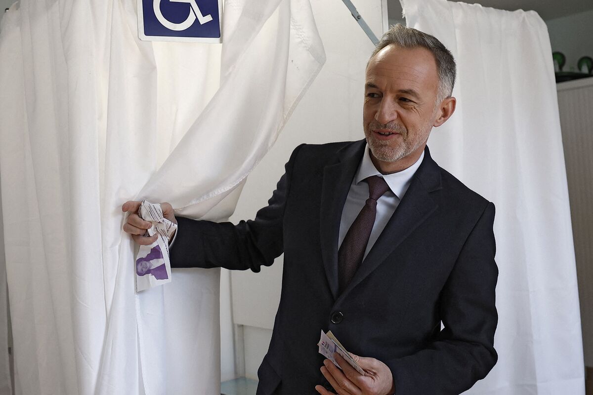Illustrative photo for: Paris mayor race leftward victory: Left-leaning Emmanuel