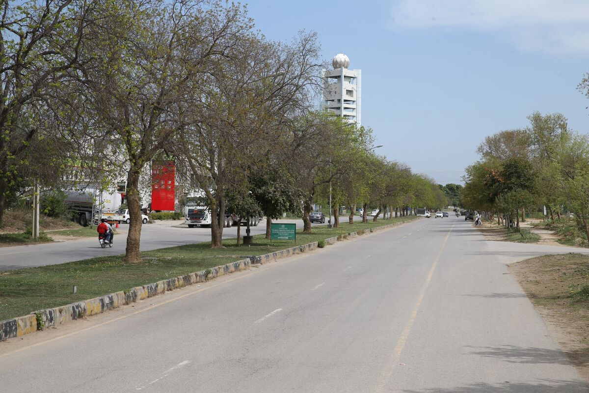 Illustrative photo for: Pakistan urges cricket fans stay home watching television